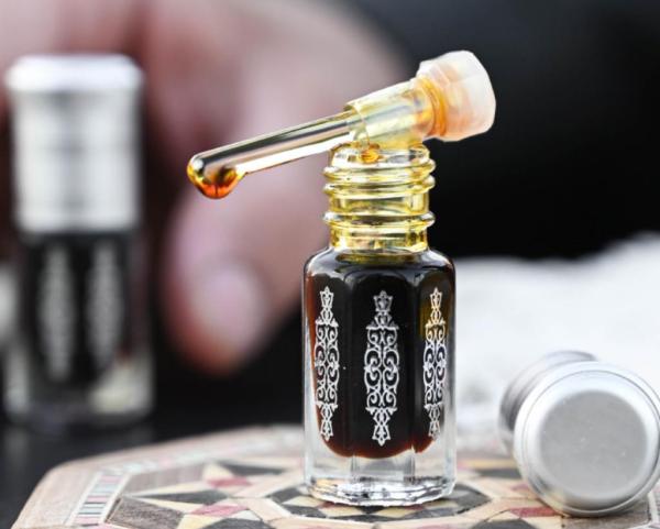 يتوفر من جديد بعد الطلب المستمر من دهن العود بورمي أميري الت