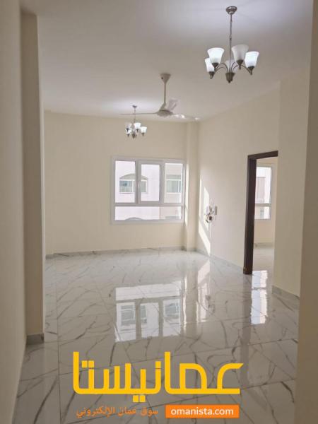 للايجار شقة راقية ونظيفة في الخوض في شارع البركات في بناية ممتاز