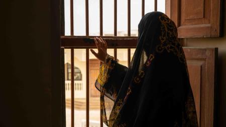 أم صدر بحقها تعاميم وأحكام قضائية وتنفيذية