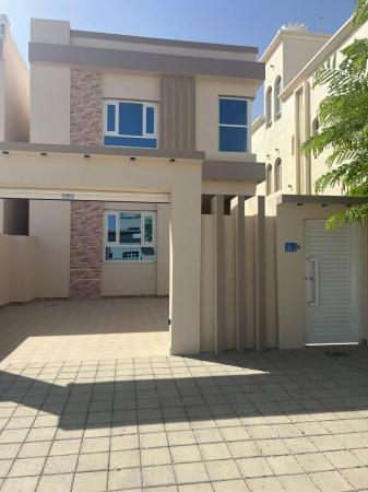 فيلا للإيجار في المعبيلة بسعر 240 ريال شامل الفواتير