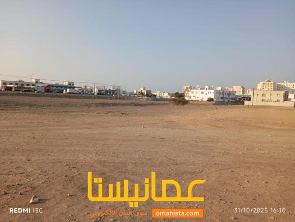 للبيع ارض سكينة في المعبيلة الجنوبية اول خط من شارع الخير