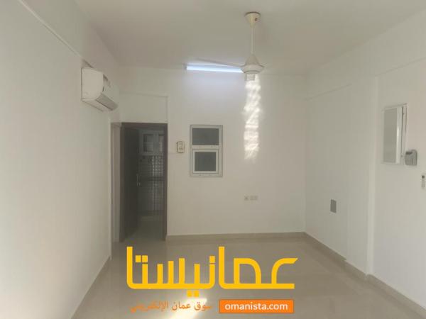 للايجار شقة سكنية في المعبيلة خلف مركز بدر السماء الطبي ال