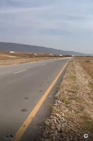 للبيع ارض في طاقه خلف مركز الشرطه وعلى شارع قائم