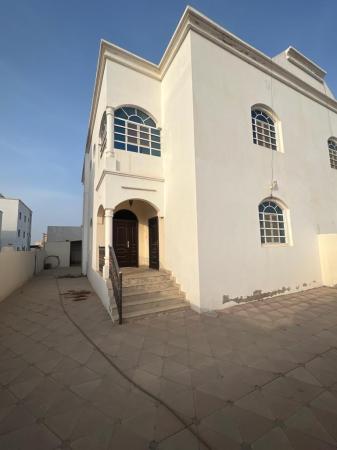 للايجار فيلا بطابقين مستقلة جزء مفروشة ممتازة في المعبيلة