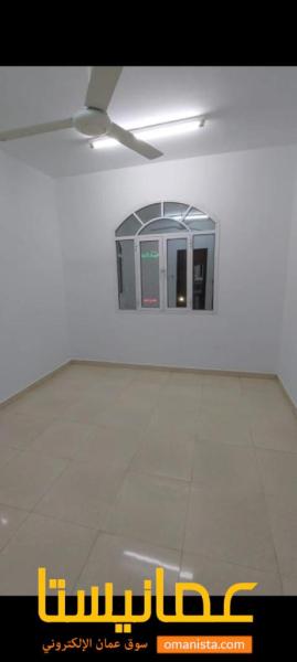 لايجار شقة سكنية في المعبيلة اول خط من شارع السلام