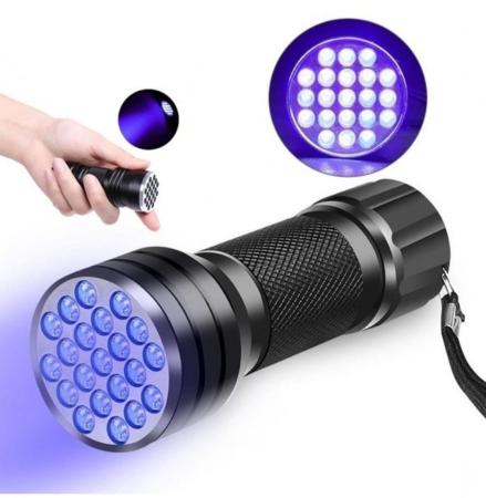 كشاف للعقارب لون ازرق