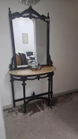 مرايا وستاند