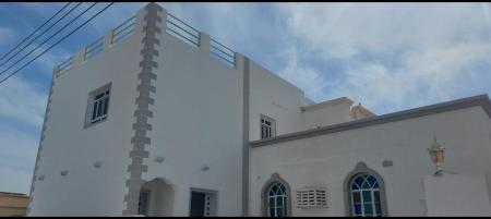 منزل للبيع في بركاء حي العزة قريب اللولو وبكامل الخدمات