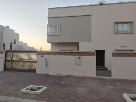 جزء من فلة للإيجار في المعبيلة الجنوبية قريب الخط السريع