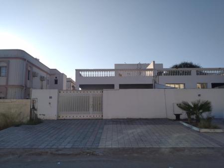 فيلا جزاء من توين فيلا للأيجار السيب سور أل حديد قرب ممشى شا