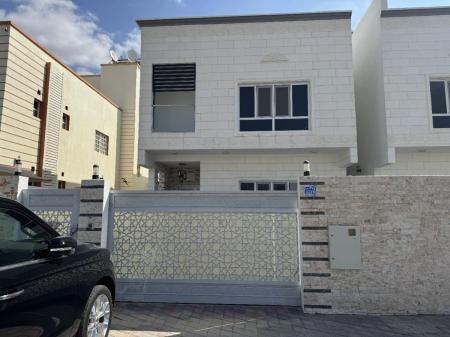 للايجار فيلا راقية بطابقين في مرتفعات العامرات 2 خلف محطة