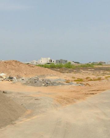 ارض سكنيه مساحه 600م في المنومه شمال شارع مرصوف موقع جميل