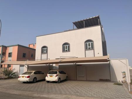 للايجار شقة ارضية بمساحة واسعة في المعبيلة بالقرب جامع