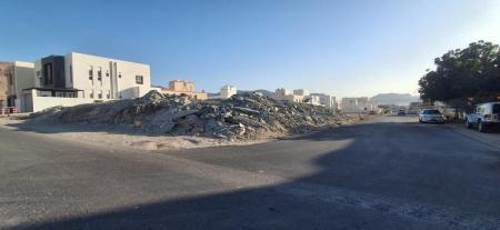 للبيع ارض سكنية في مرتفعات العامرات الثامنة سوبر كورنر