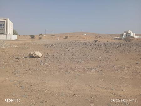 للبيع ارض سكينة في بركاء الفليج المعمورة قريب مسجد البركات