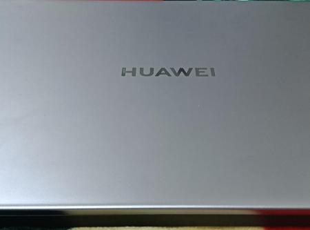 لابتوب هواوي D15 مع كامل الملحقات للبيع أو البدل مع أيباد