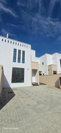 للايجار فيلا راقية وجديدة بطابقين في حي النسيم