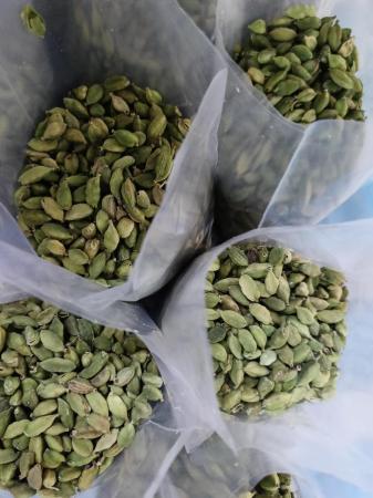 هيل هندي اخضر مقاس غرشة تانج 4ريال