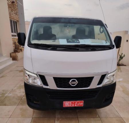 للبيع باص نيسان2016 مغلق وتكيف مقصوره