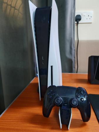 بلستيشن 5 نسخة مشغل اقراص مع لعبتين فيفا