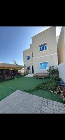 للبيع فيلا واسعة ومؤجرة بدخل ممتاز في المعبيلة الرابعة