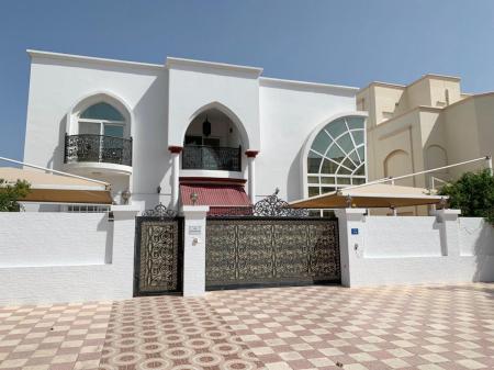 للبيع فيلا راقيه في العذيبه الشماليه