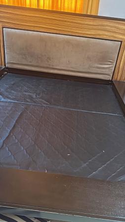 سرير كنج للبيع كبير