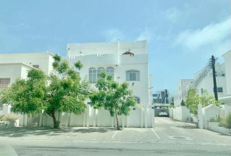 للبيع بنايه في العذيبه الشماليه