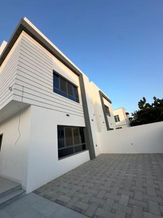 للايجار فلة 5 غرف في المعبيلة