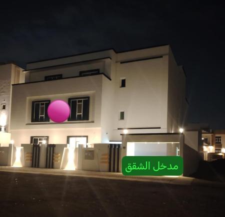 للبيع شقة ارضية جديدة وراقية في المعبيلة بمساحة واسعة