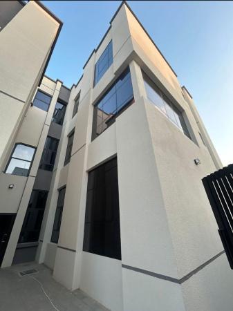 للايجار شقة جديدة وراقية في المعبيلة وبتشطيبات عصرية