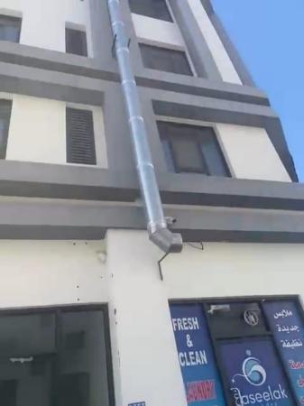 للايجار محل تجاري بموقع ممتاز في الخوض السادسة مقابل جامعة