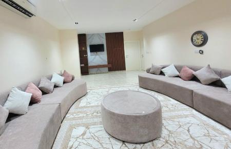 شقة راقية للإيجار خلال موسم خريف صلالة٢٠٢٦