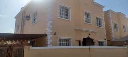 فيلا للبيع العامرات النهضة بالقرب من دوار النهضة ومسجد الرسا