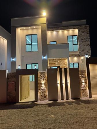 للبيع فيلا جميلة وراقية في بركاء في الهرم شمال قريب الشارع