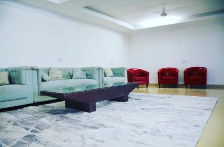 استراحة راقية للبيع في المصنعة