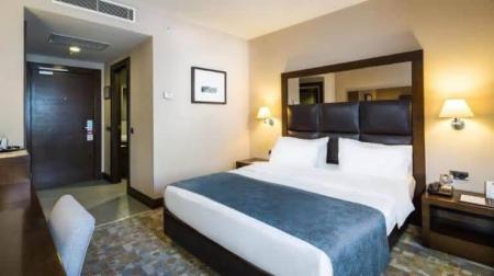 فندق للبيع في صلاله