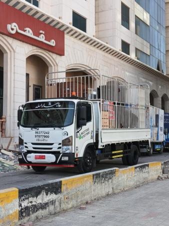 شاحنة نقل عام مسقط