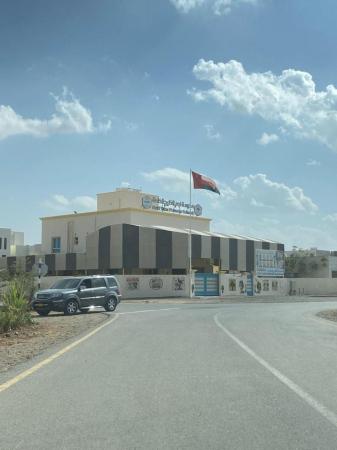 بيت طابقين في الخوض مؤجر حاليا لمدرسه خاصه للبيع