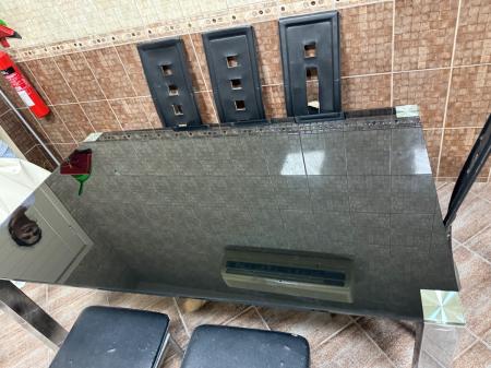 طاولة سفرة معها 6 كراسي