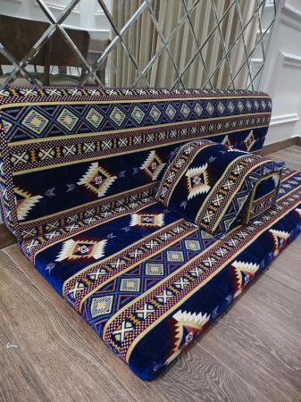 جلسه ارضيه نظيفه قليله الاستعمال