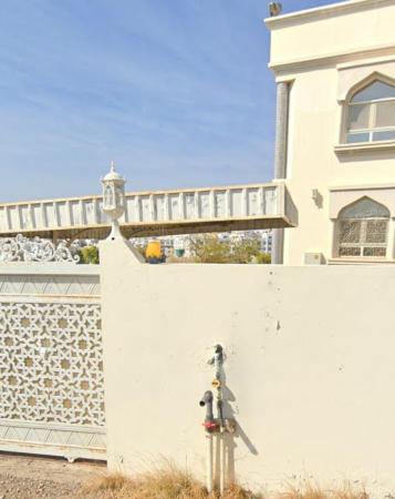 فيلا مميزة للبيع في مسقط بإطلالة رائعة
