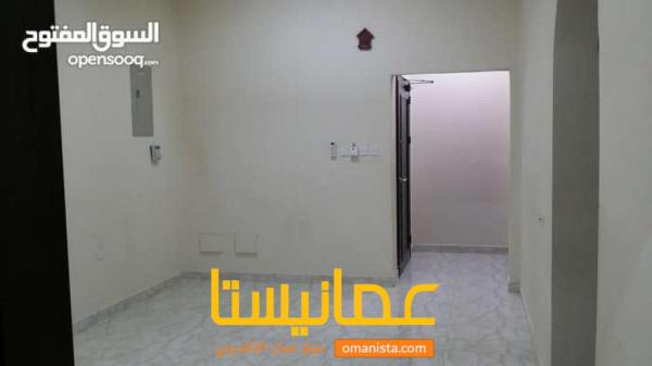 للايجار شقة ارضية بموقع ممتاز في المعبيلة الشمالية بالقرب من نفق