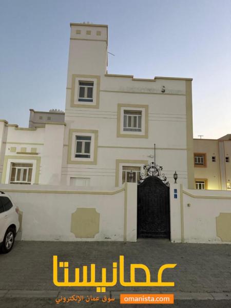 للإيجار شقة بالطابق الاول- العامرات المرحلة الاولى