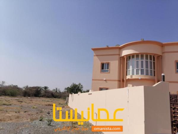 فيلا للبيع بولاية السويق بمنطقة خبة آل خميس جنوب تبعد عن الشارع 