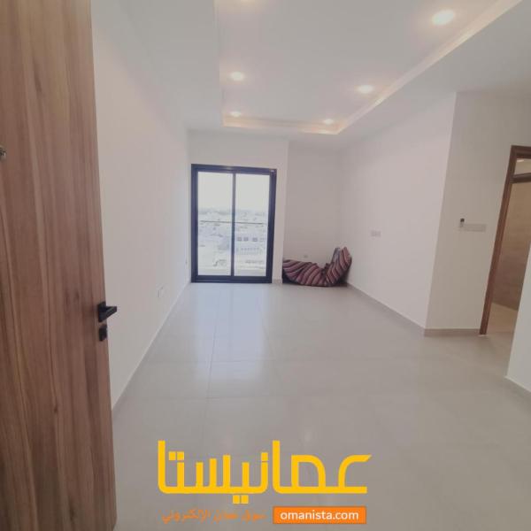 شقة جديدة للايجار سوق الخوض