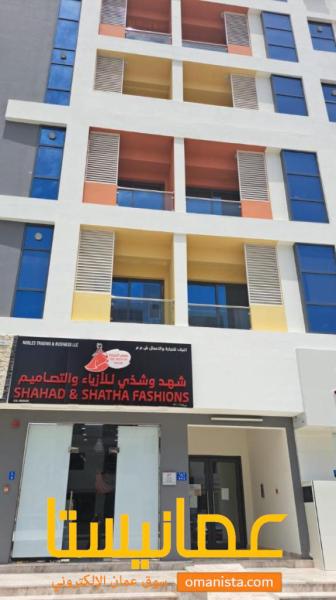 للبيع معرض جديد في بوشر ومنطقة حيوية ومميزة قريبه من جامع الأمين