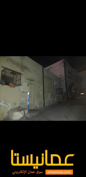للبيع بيت قديم في الحمرية روي