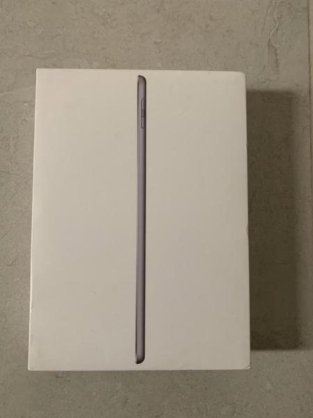 Ipad 6th gen , 32 gb للبيع أيباد